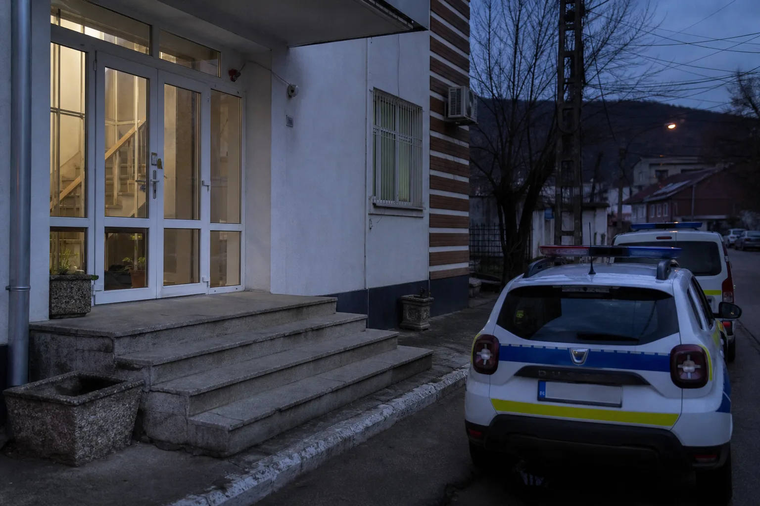 Percheziție la Oravița: armă lungă letală ridicată, bărbat de 41 de ani reținut